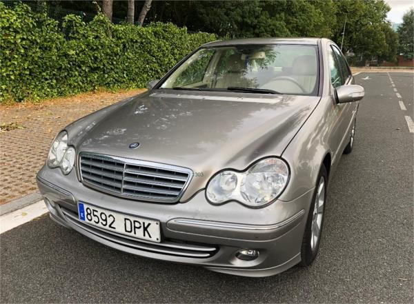 Mercedes benz clase c 4 puertas Diesel del año 2005