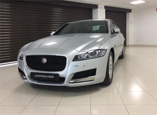 Jaguar xf 4 puertas Automático Diesel del año 2017