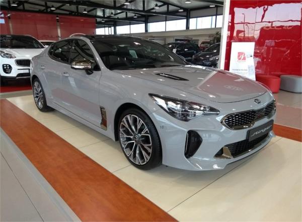 Kia stinger 5 puertas Automático Gasolina del año 2018