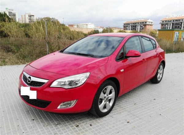 Opel astra 5 puertas Diesel del año 2012