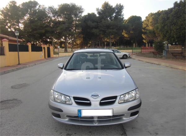 Nissan almera 5 puertas Diesel del año 2001