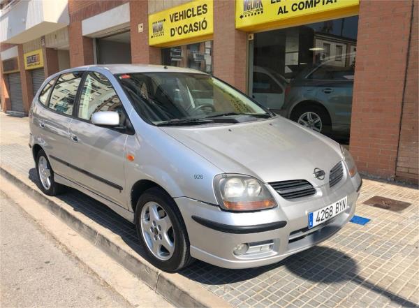 Nissan almera tino 5 puertas Diesel del año 2002