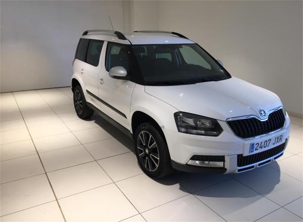 Skoda yeti 5 puertas Gasolina del año 2017