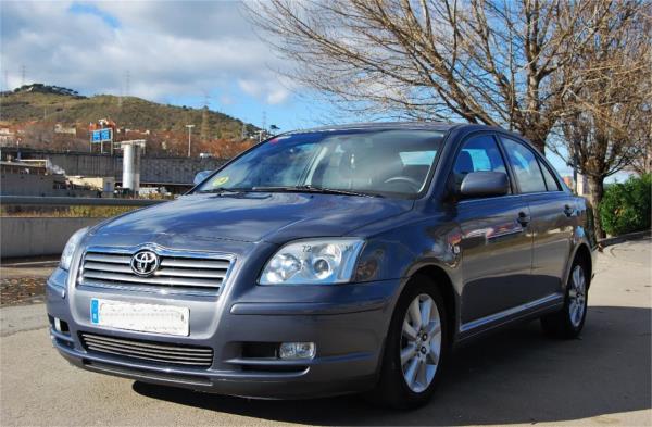 Toyota avensis 5 puertas Gasolina del año 2004